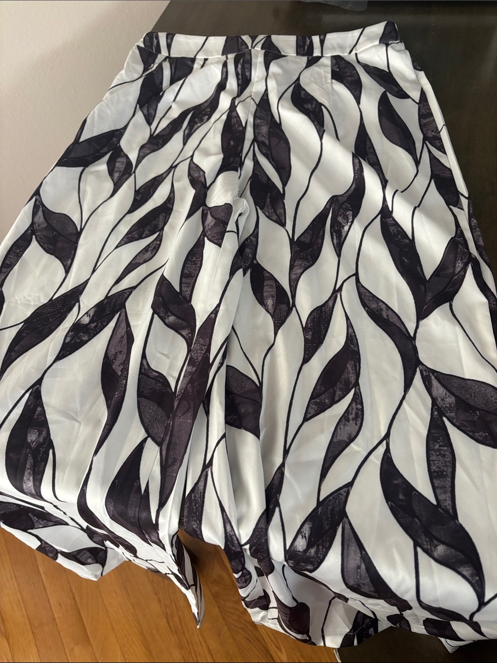 SHEIN Black & White Leaf-Print Wide Leg Pants